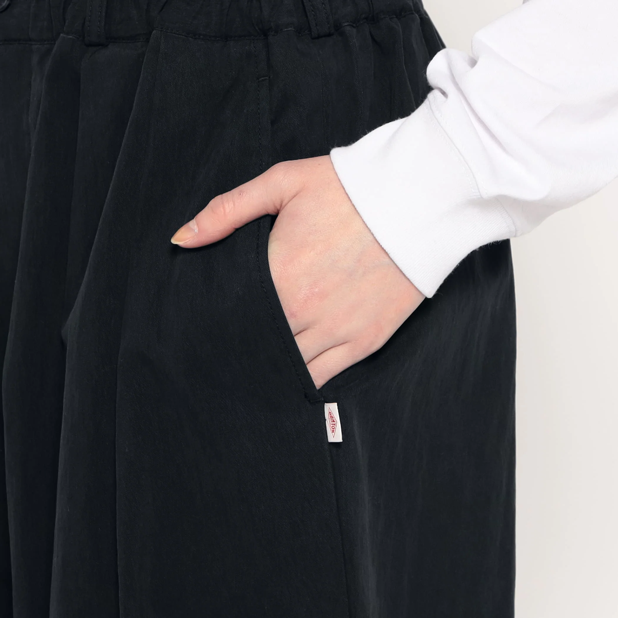 Women's C/N Twill Double Pleated Easy Pants - Image 10