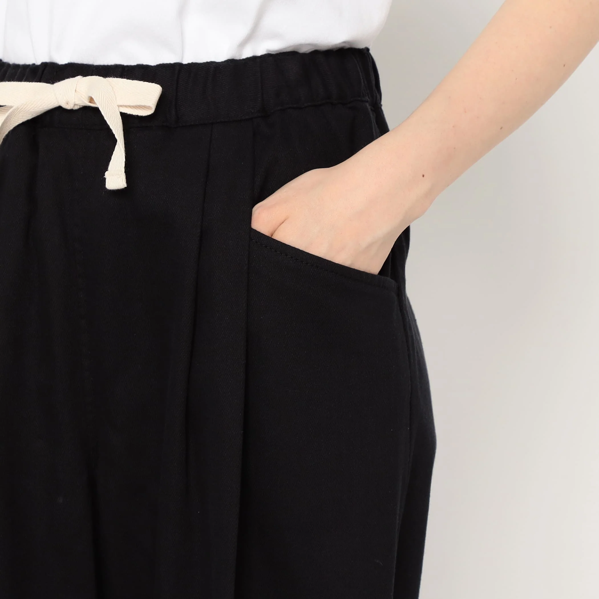 Women's Lightweight Twill 2tuck Easy Pants - Image 10
