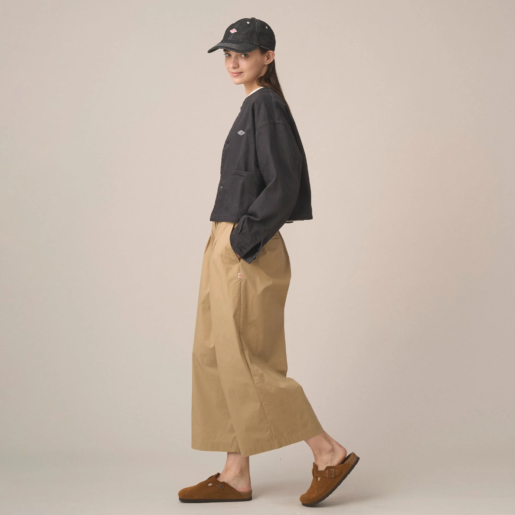 Women's Typewriter Cropped Wide Pants - Image 3
