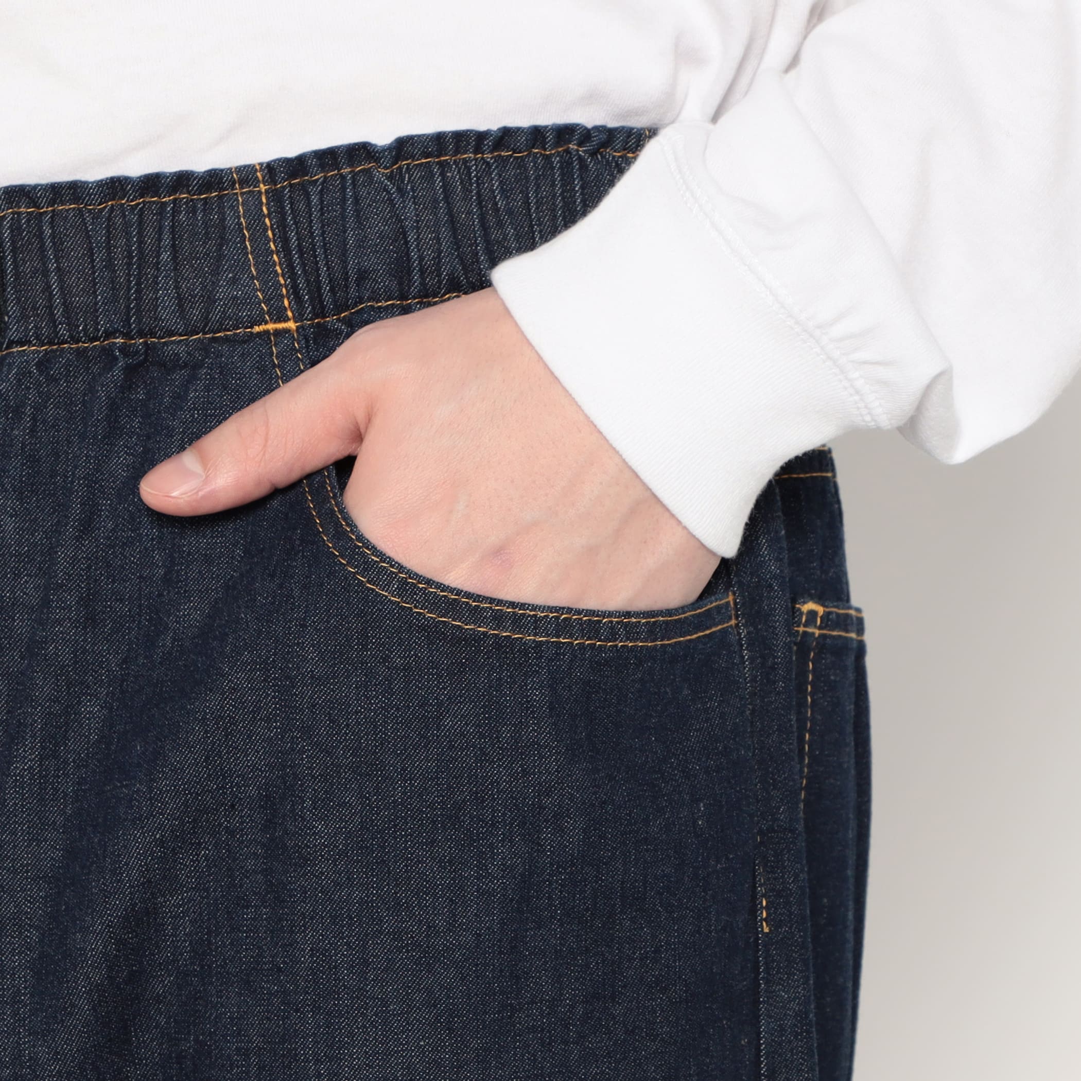 Men's Color Denim Belted Easy Pants - Image 11
